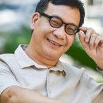 Nhờ những đóng góp trong nghệ thuật, Đức Khuê được trao tặng danh hiệu NSƯT năm 2011