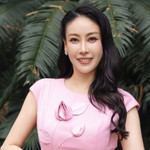 Hà Kiều Anh gây ấn tượng bởi nhan sắc trẻ trung dù gần chạm ngưỡng 50 tuổi