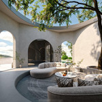 Cặp đôi tận dụng tối đa không gian với một thiết kế mở để phù hợp với sở thích nghỉ dưỡng của vợ chồng