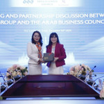 "Nữ tướng" FLC Hương Trần Kiều Dung của ông Trịnh Văn Quyết bất ngờ tái xuất