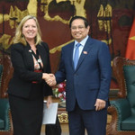 Thủ tướng Phạm Minh Chính và bà Mariam J. Sherman, Giám đốc Quốc gia của Văn phòng Ngân hàng Thế giới khu vực Việt Nam, Lào, Campuchia