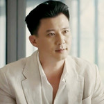 Viễn do Hà Việt Dũng thủ vai, được xây dựng là một người đàn ông thành đạt