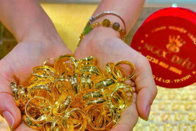 Vàng bật tăng 2 triệu đồng/lượng trong ngày Valentine