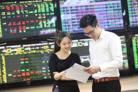 VN-Index duy trì đà tăng thận trọng, hướng đến vùng giá cao hơn trong quý 3