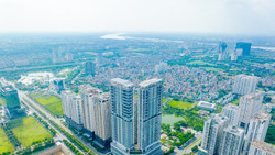 Rầm rập xây khách sạn, trung tâm thương mại, siêu thị, văn phòng ở Tây Hồ Tây 