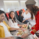 Vietjet mang đến cho khách hàng nhiều sản phẩm, dịch vụ đột phá và được World Travel Awards vinh danh Vietjet với bộ đôi giải thưởng về dịch vụ khách hàng