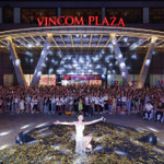 Vincom Retail là thương hiệu thuộc hệ sinh thái Vingroup, hiện đang quản lý và vận hành 87 TTTM, có mặt tại 47 tỉnh thành, dẫn đầu tại thị trường bán lẻ Việt Nam về mạng lưới và độ phủ hơn 1,83 triệu m2 mặt sàn cho thuê