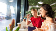 “Cuối tuần tiền mặt” - Gen Z trở lại với cách thức thanh toán truyền thống