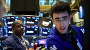 Phố Wall giảm điểm vì lo ngại chiến sự Trung Đông và lãi suất, giá dầu tăng trở lại