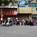 Người dân đổ xô mua vàng đầu năm, doanh nghiệp thông báo "không còn để bán"