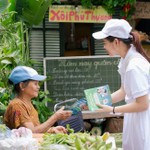 Ngân hàng chiều lòng tiểu thương: Từ tặng app bán hàng, xuất hóa đơn điện tử đến hỗ trợ vay vốn