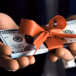 Doanh nghiệp mạnh tay chia tiền, cổ đông hưởng “mưa tiền mặt”