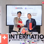 Tiến sĩ Kim Sang-il - Chủ tịch của H PLUS International Medical Center và ông Phạm Hồng Sơn - Tổng Giám đốc của GE HealthCare Việt Nam ký kết Biên bản ghi nhớ
