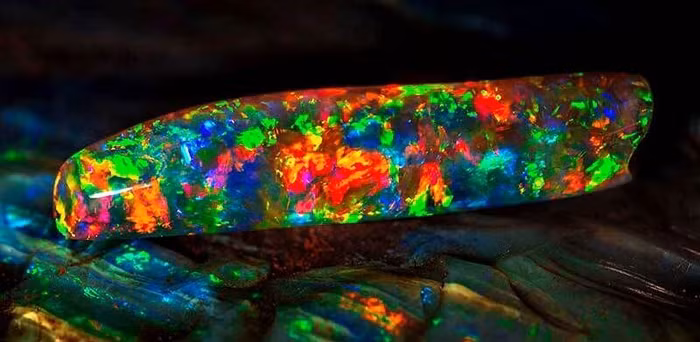 Worlds-most-expensive-opal-literally-glows-in-the-dark-geology-in.jpg