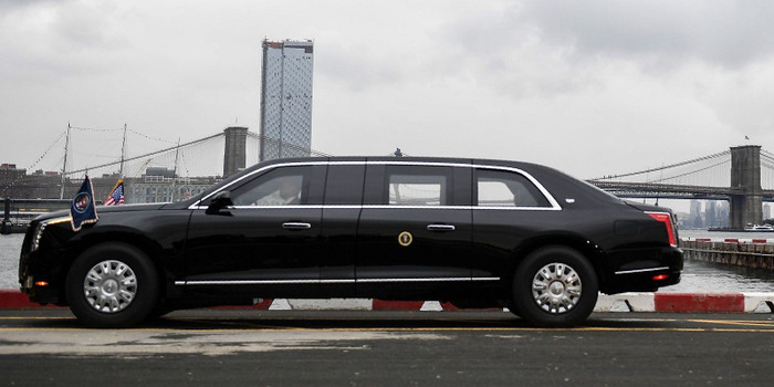 Xe 'Quái thú' mới của ông Trump xuất hiện tại New York ảnh 2 Xe 'Quái thú' mới của ông Trump xuất hiện tại New York ảnh 2