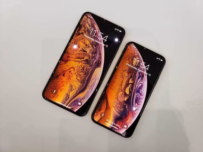 Ảnh thực tế Phone Xs Max hai sim, màn hình 'khổng lồ' ảnh 1