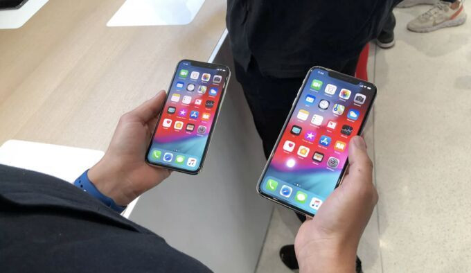 Ảnh thực tế Phone Xs Max hai sim, màn hình 'khổng lồ' ảnh 2 Ảnh thực tế Phone Xs Max hai sim, màn hình 'khổng lồ' ảnh 2