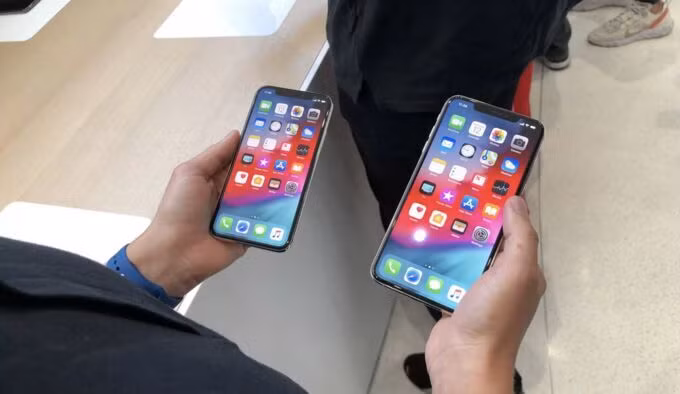Ảnh thực tế Phone Xs Max hai sim, màn hình 'khổng lồ' ảnh 2