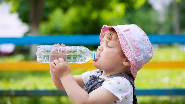 Một số lưu ý khi bổ sung nước cho trẻ em đúng cách và hiệu quả