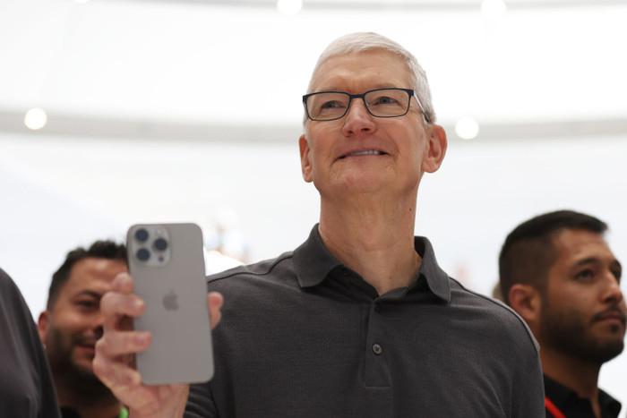 CEO Tim Cook tiết lộ lý do người dùng nên mua iPhone 16