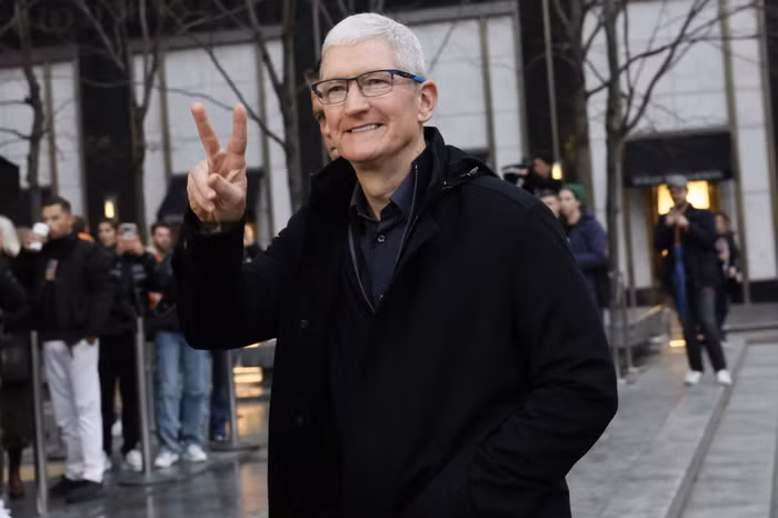 Cách ăn mặc để thể hiện quyền lực của CEO Apple Tim Cook