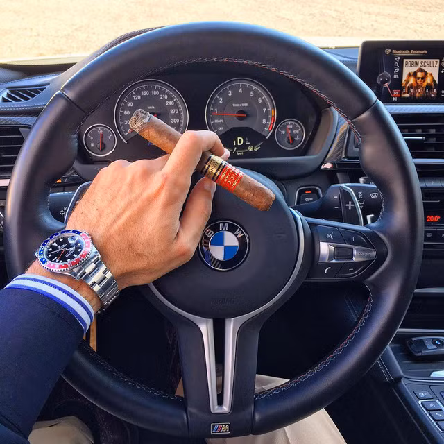 Khi đại gia khoe đồng hồ và siêu xe - Ảnh 4.