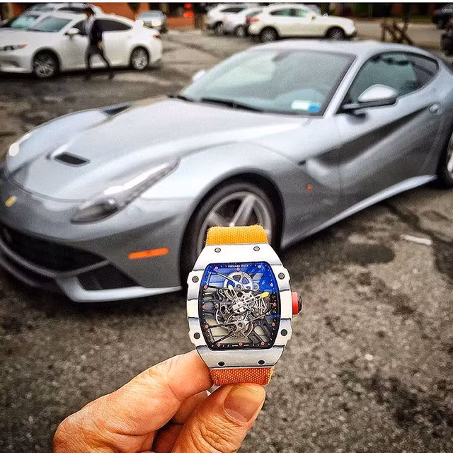 Khi đại gia khoe đồng hồ và siêu xe - Ảnh 2.