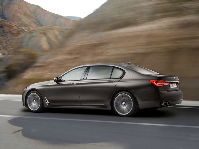 </p><p>Đây không phải là BMW M7 như nhiều người hâm mộ mong đợi. Tuy nhiên, dù sao đây cũng là phiên bản đầu tiên của BMW 7-Series do bộ phận xe hiệu suất cao M Performance phát triển.</p><p>