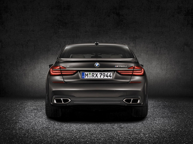 </p><p>Mạnh nhất phải kể đến là BMW Alpine B7 xDrive mới được công bố thông tin vào hồi đầu tuần. Với động cơ V8, tăng áp kép, dung tích 4,4 lít, BMW Alpine B7 xDrive 2017 sở hữu công suất tối đa 600 mã lực và mô-men xoắn cực đại 800 Nm cùng thời gian tăng tốc từ 0-100 km/h trong 3,7 giây.</p><p>