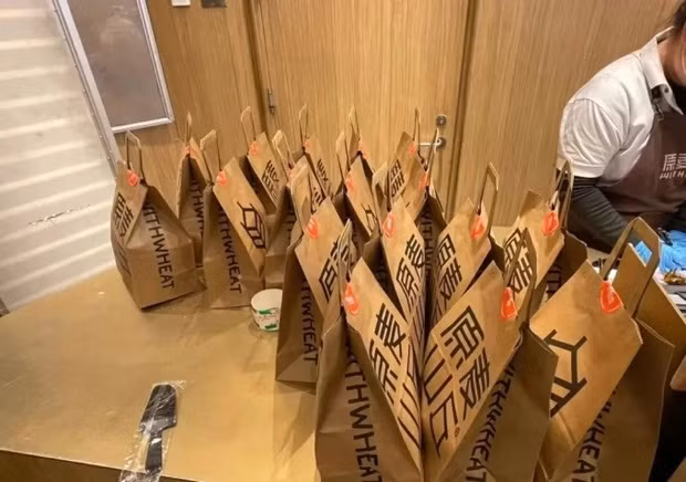 Người mua sẽ không biết có gì trong những túi đồ ăn này