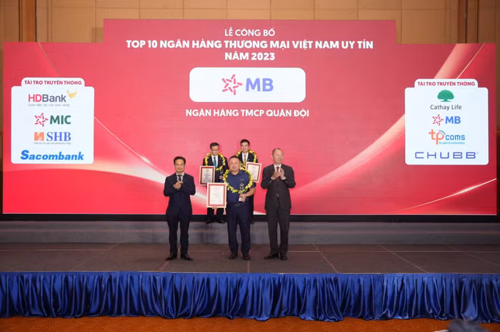 MB vào top 5 ngân hàng thương mại uy tín Việt Nam năm 2023
