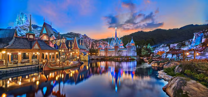 231117170628-12-frozen-hong-kong-disneyland.jpeg
