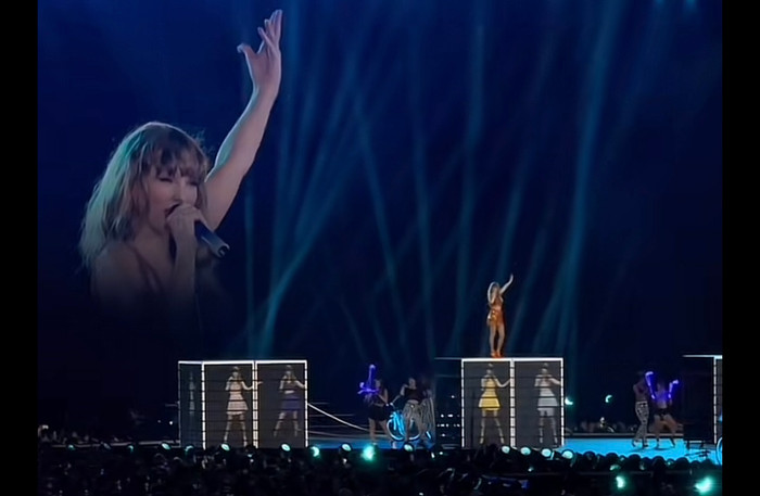 Taylor Swift diễn Blank Space tại Singapore