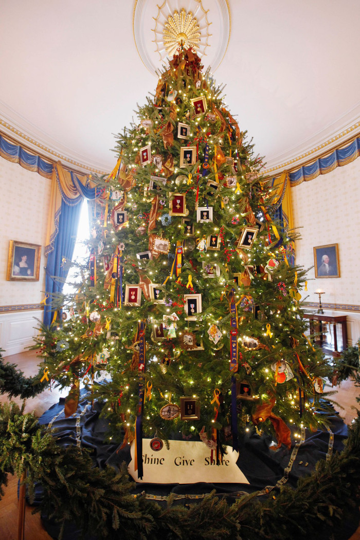 231127165411-24-white-house-christmas-decor-obama-cropped-1534.jpeg