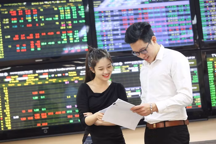 VN-Index “bốc hơi” hơn 90 điểm, nhà đầu tư cần lưu ý gì?