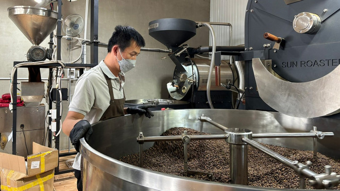 Giá cà phê lập đỉnh, doanh nghiệp ồ ạt xây nhà máy chế biến