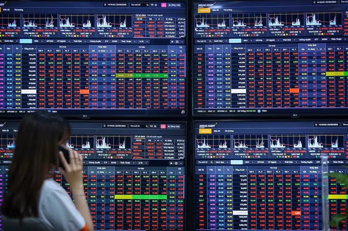 VN-Index rung lắc mạnh gần đỉnh, nguy cơ điều chỉnh lan rộng