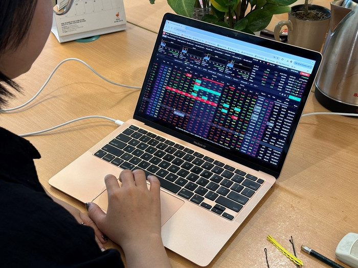 VN-Index đang trên đà chinh phục 1.320 điểm