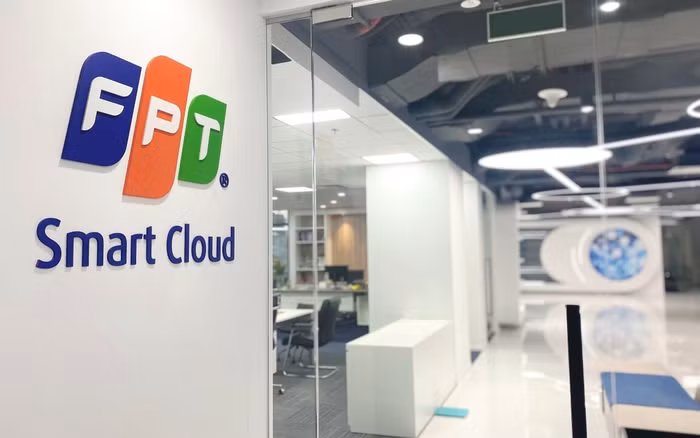 FPT đảo chiều ngoạn mục, vốn hoá tăng gần 5.000 tỷ đồng