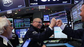 S&P 500 và Nasdaq lập kỷ lục nhờ nhóm cổ phiếu Big Tech