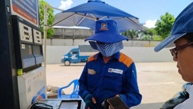 Giá xăng tăng sốc lên hơn 27.000 đồng/lít, dầu hỏa vọt lên 35.000 đồng/lít