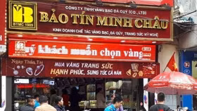Khởi tố ông chủ cửa hàng vàng Bảo Tín Minh Châu và con trai