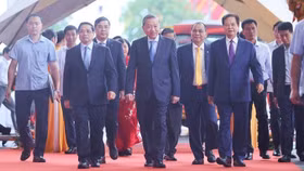 Tổng Bí thư Tô Lâm, Thủ tướng Chính phủ Phạm Minh Chính, nguyên Thủ tướng Chính phủ Nguyễn Tấn Dũng cùng các đại biểu dự lễ khởi công, khánh thành 250 công trình