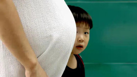 “Giông tố” tài chính khiến gia đình trẻ ngại sinh con