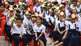 Miễn và hỗ trợ học phí là sự khẳng định rõ ràng rằng đầu tư cho giáo dục chính là đầu tư cho phát triển bền vững