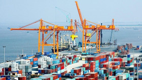 UOB dự báo tăng trưởng GDP quý 1/2025 của Việt Nam đạt 7,1%, khuyến nghị chưa nên giảm lãi suất tái cấp vốn 