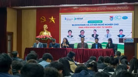 Các diễn giả chia sẻ góc nhìn về tiềm năng của công nghệ blockchain