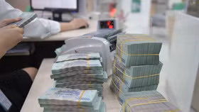 Đà tăng tín dụng làm "nóng" lãi suất, ngân hàng bước vào giai đoạn căng vốn