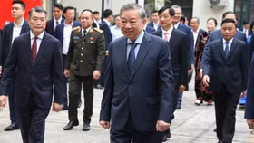 Sáng 15/3, các đồng chí lãnh đạo Đảng, Nhà nước thực hiện quyền cử tri