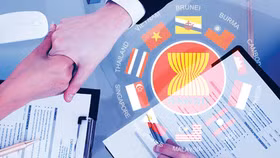 Để ASEAN thoát khỏi lăng kính Trung Quốc+1